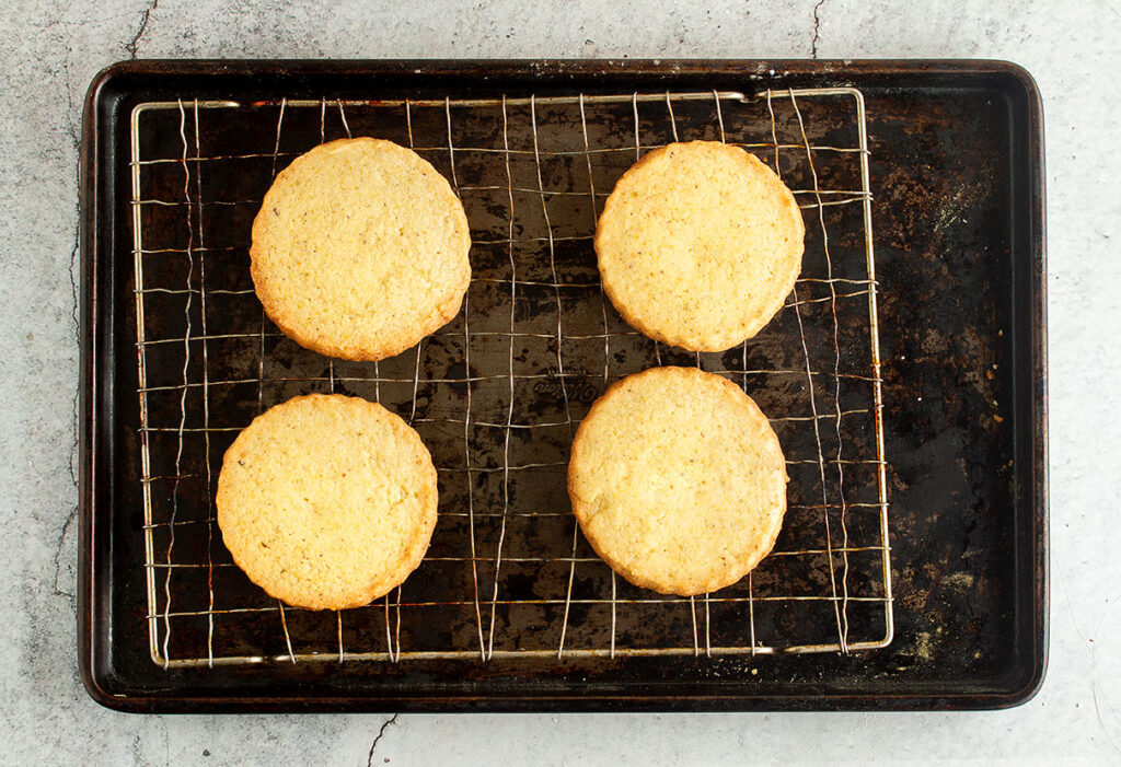 baked shortbread cookies 